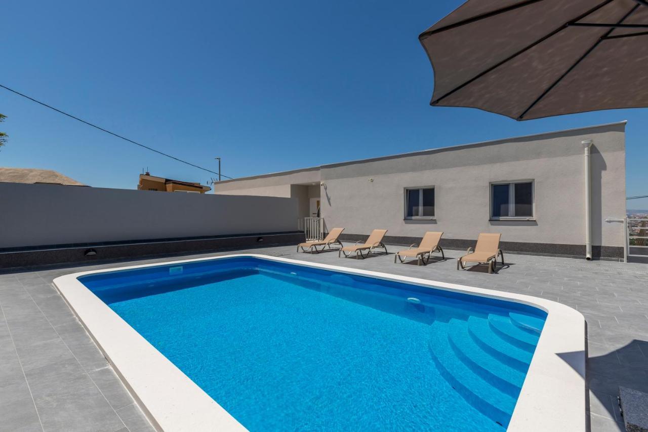 Апартаменты House With Private Pool Magdalena Подстрана Экстерьер фото