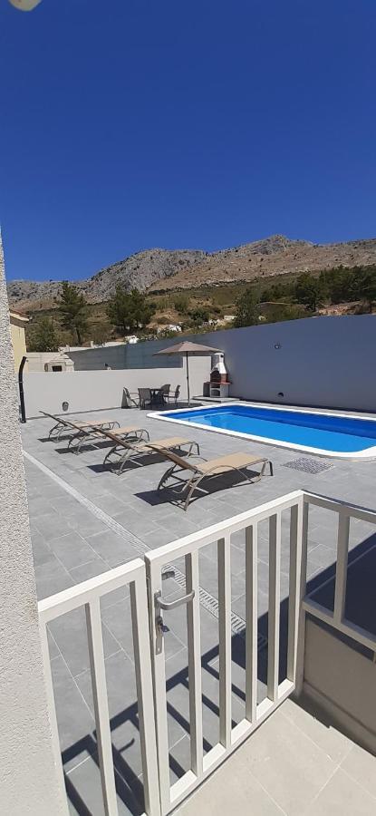 Апартаменты House With Private Pool Magdalena Подстрана Экстерьер фото