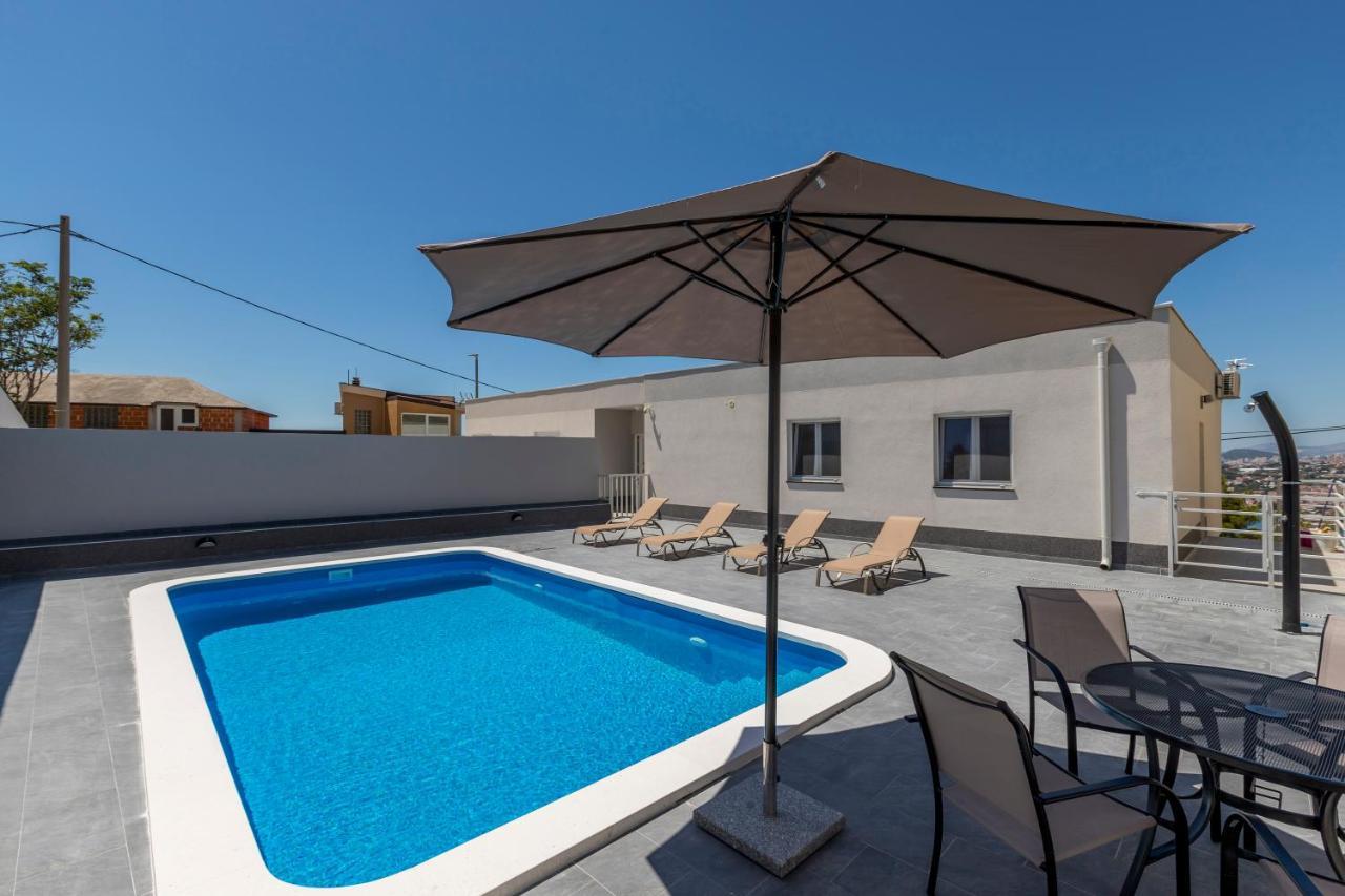 Апартаменты House With Private Pool Magdalena Подстрана Экстерьер фото